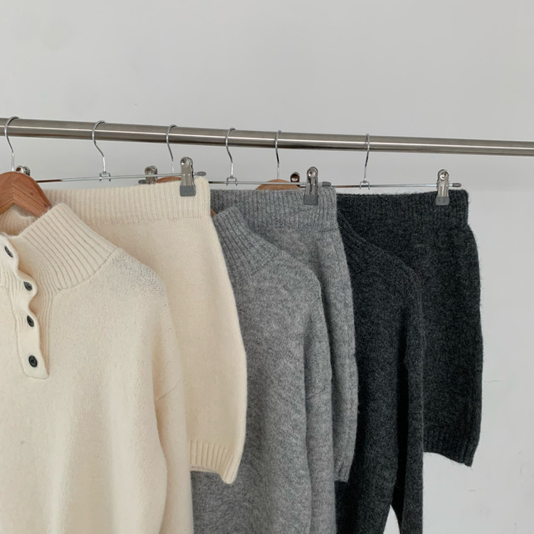 【SET】プチハイネックボタンニット ミニスカート