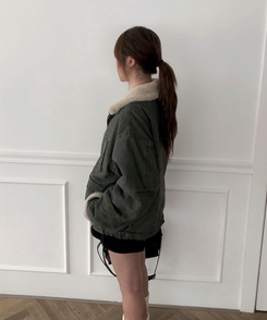 ウォッシングハイネックウールファージャケット KHAKI