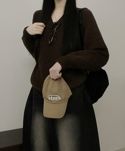 도톰아방핏벌룬하찌나그랑브이넥긴팔니트 브라운