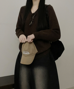 도톰아방핏벌룬하찌나그랑브이넥긴팔니트 브라운