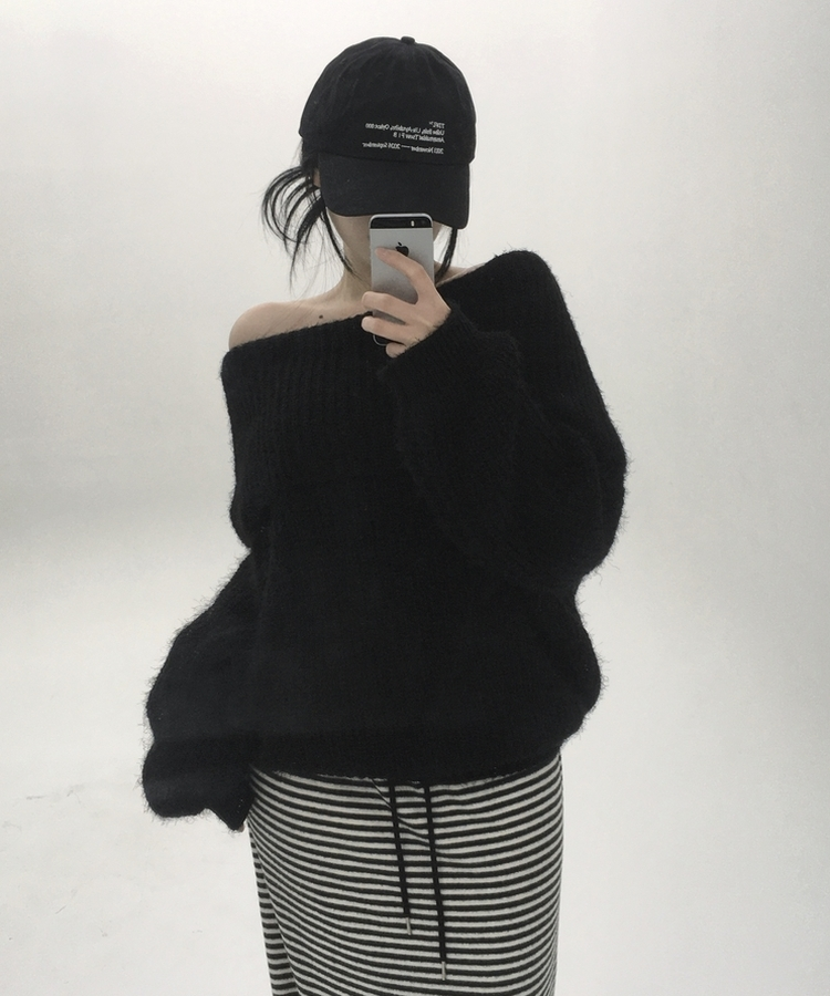 アンゴラファーオフニット BLACK