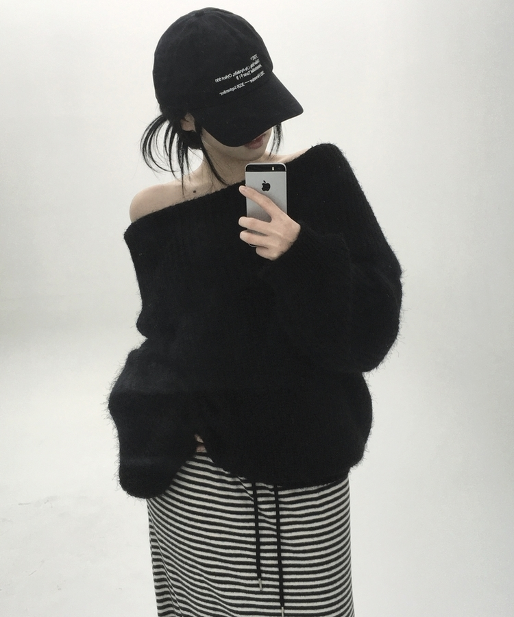 アンゴラファーオフニット BLACK