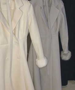 ダブルボタン袖ファー肩パッドロングコート