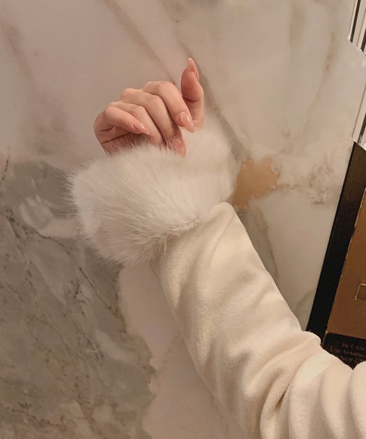 ダブルボタン袖ファー肩パッドロングコート IVORY