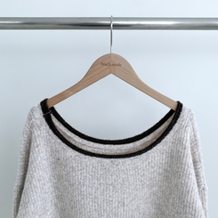 ボカシオフショルダーニット