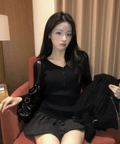 リブレースVネックニット BLACK