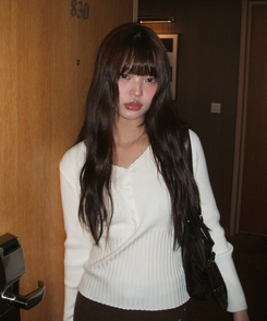 リブレースVネックニット BEIGE