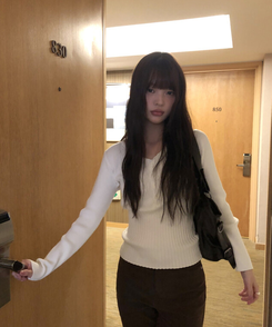 リブレースVネックニット BEIGE