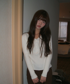 リブレースVネックニット BEIGE