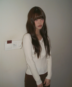 リブレースVネックニット BEIGE