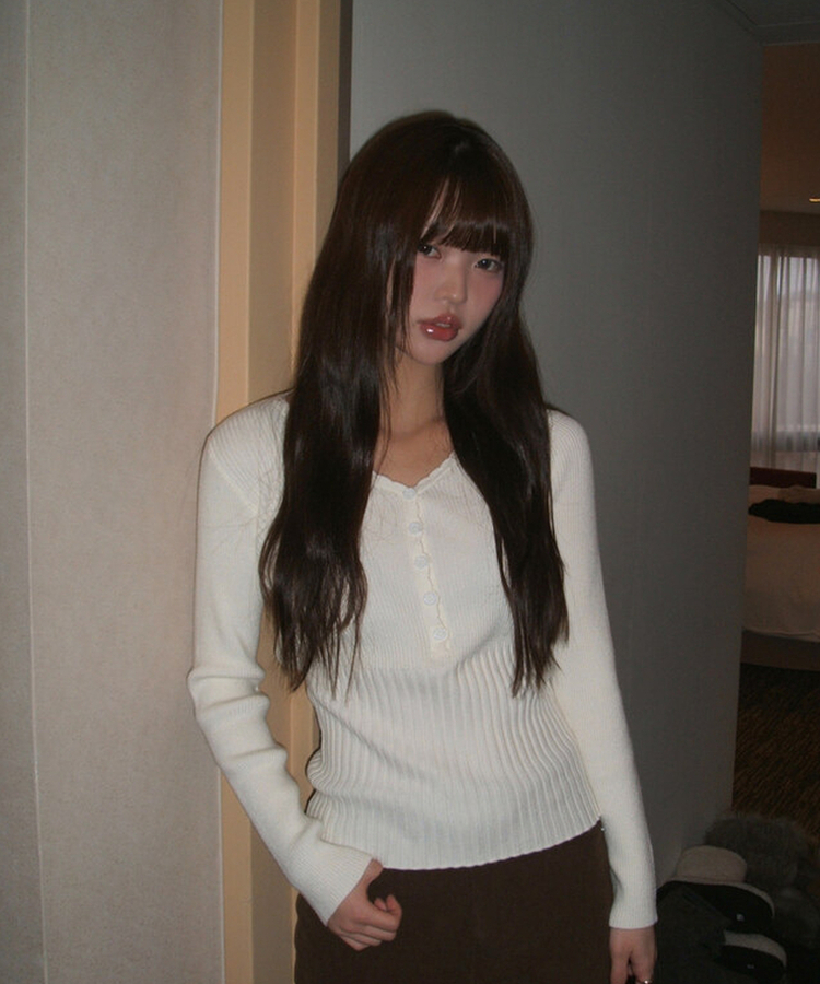 リブレースVネックニット BEIGE