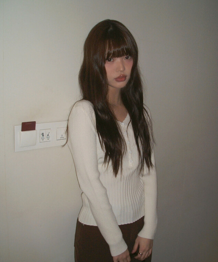 リブレースVネックニット BEIGE