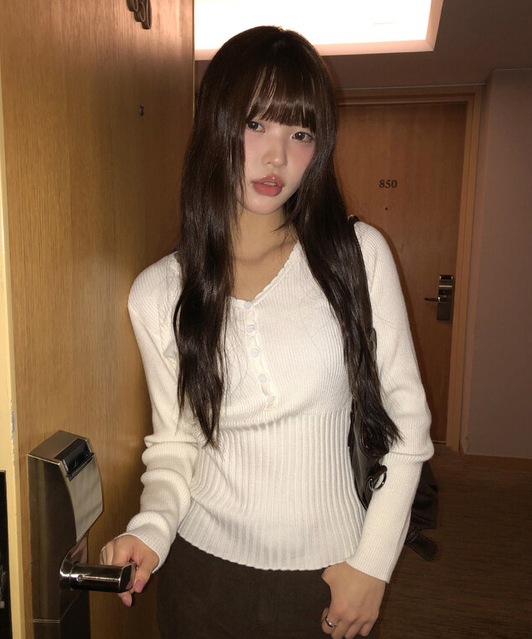 リブレースVネックニット BEIGE