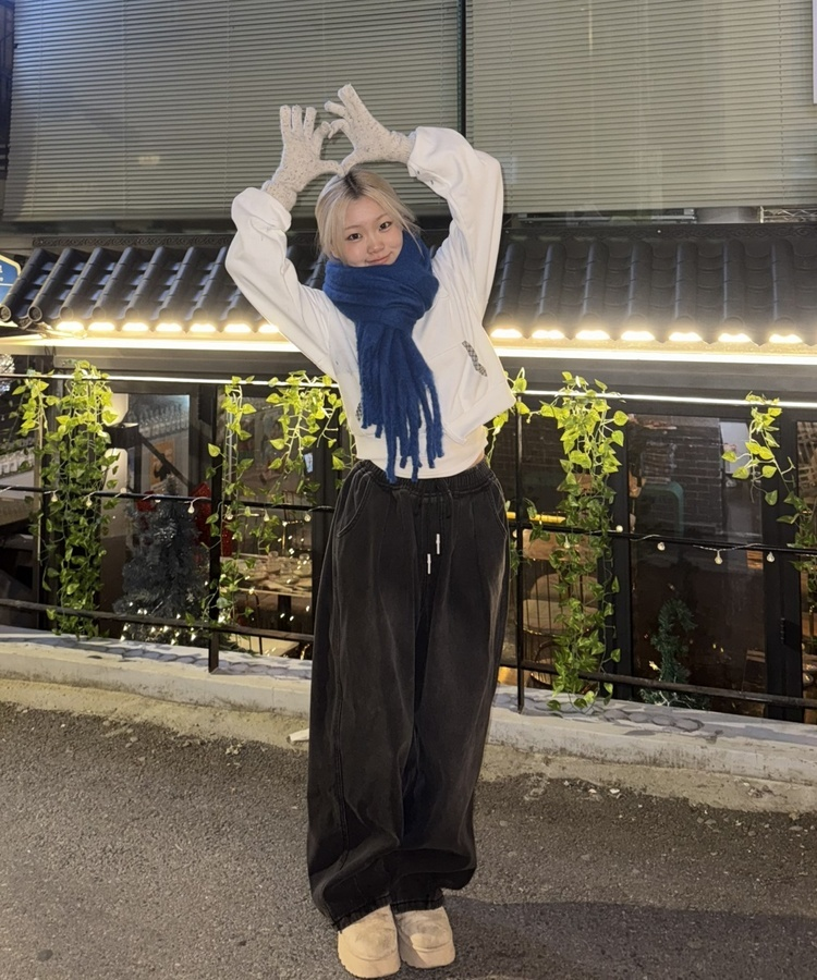 (융털기모) 벌룬 와이드 핀턱 데님 팬츠 흑청