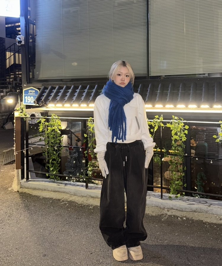 (융털기모) 벌룬 와이드 핀턱 데님 팬츠 흑청