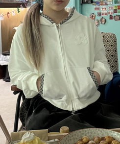 플라워 체크 후드 집업 아이보리