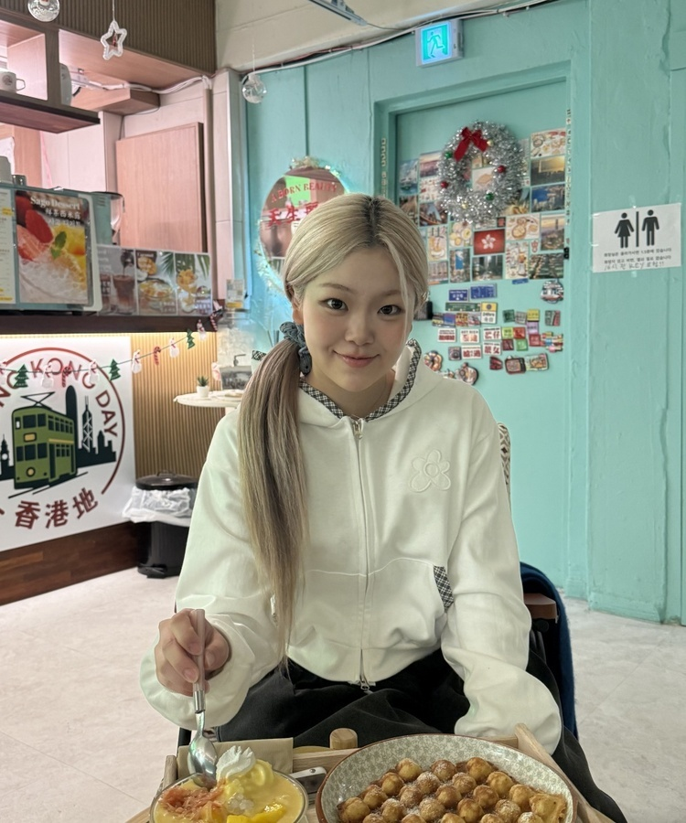 플라워 체크 후드 집업 아이보리