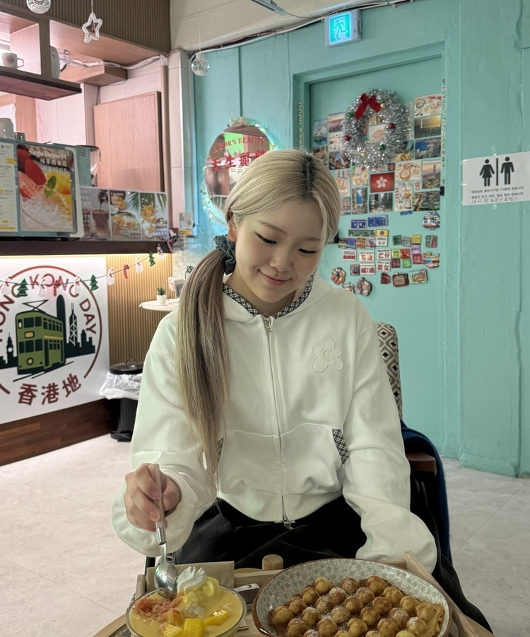 플라워 체크 후드 집업 아이보리