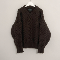 ケーブルラウンドバルーンニット