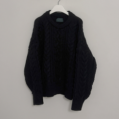 ケーブルラウンドバルーンニット