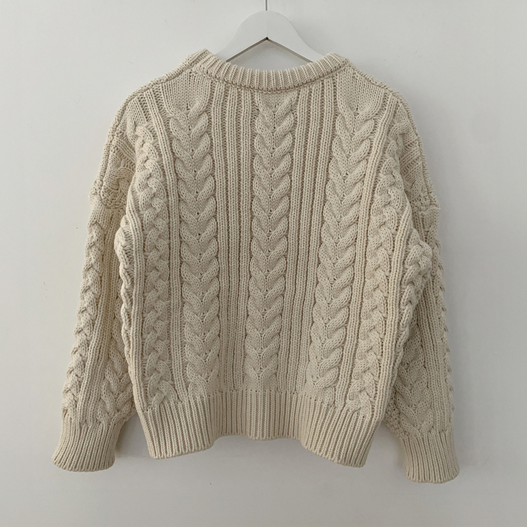 ケーブルラウンドバルーンニット