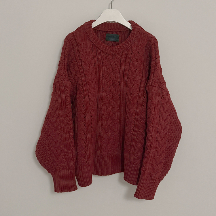 ケーブルラウンドバルーンニット