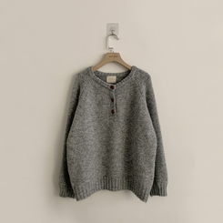 ラウンドボタンオーバーニット