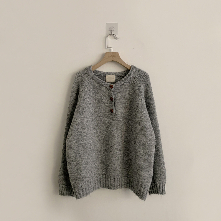 ラウンドボタンオーバーニット