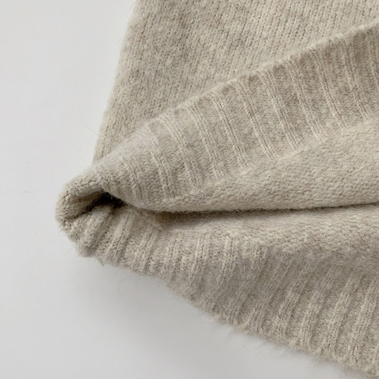 ラウンドボタンオーバーニット