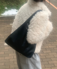 スタッドアイレットレザーバッグ Black(Winter)