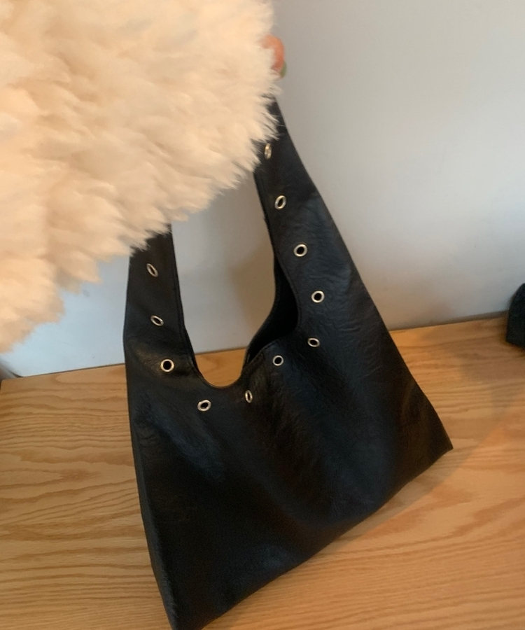 スタッドアイレットレザーバッグ