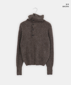 タートルネックボタンニット