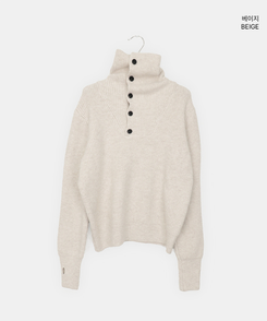 タートルネックボタンニット