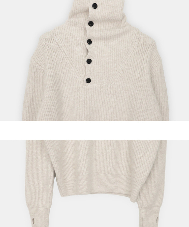 タートルネックボタンニット