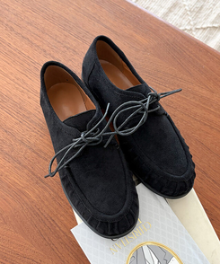 ハニースエードローファー