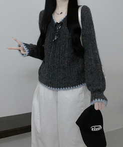 バイカラーケーブルVネックニット CHARCOAL