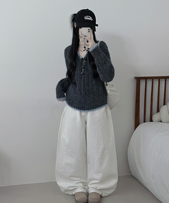 バイカラーケーブルVネックニット CHARCOAL