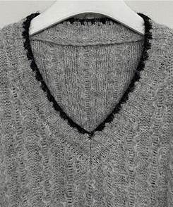 バイカラーケーブルVネックニット