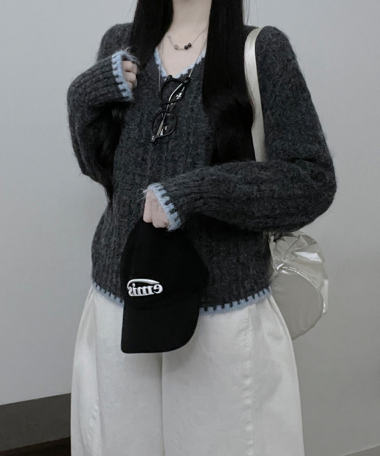 バイカラーケーブルVネックニット CHARCOAL