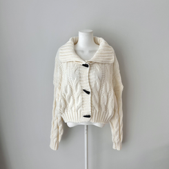 ケーブルオーバーニットカーディガン