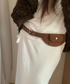 スエードバックルアイレットベルトバッグ BROWN