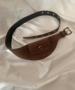 スエードバックルアイレットベルトバッグ