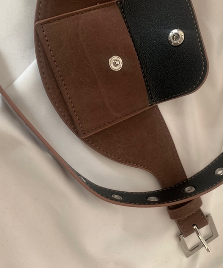 スエードバックルアイレットベルトバッグ