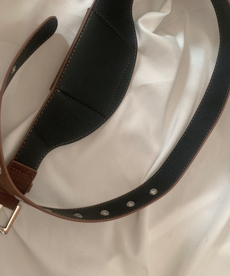 スエードバックルアイレットベルトバッグ