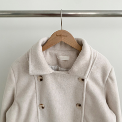 ダブルボタンキルティングショートコート