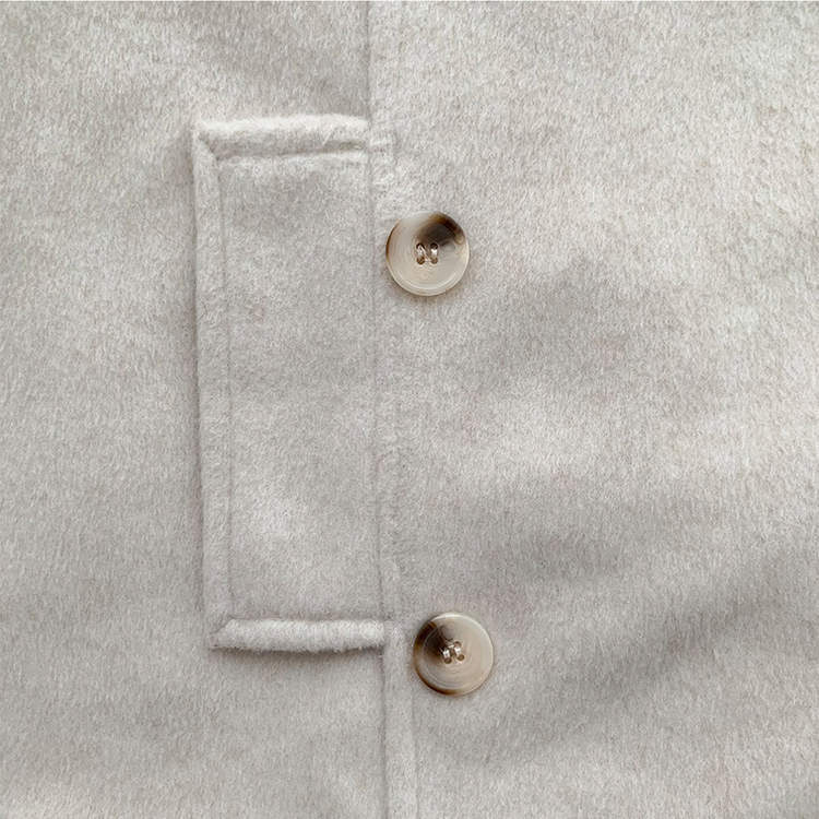 ダブルボタンキルティングショートコート