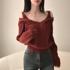 Vネックショルダースリットニット RED