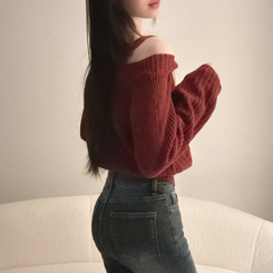 Vネックショルダースリットニット RED