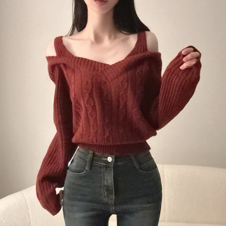 Vネックショルダースリットニット RED