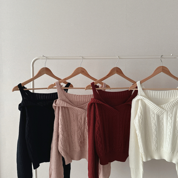 Vネックショルダースリットニット